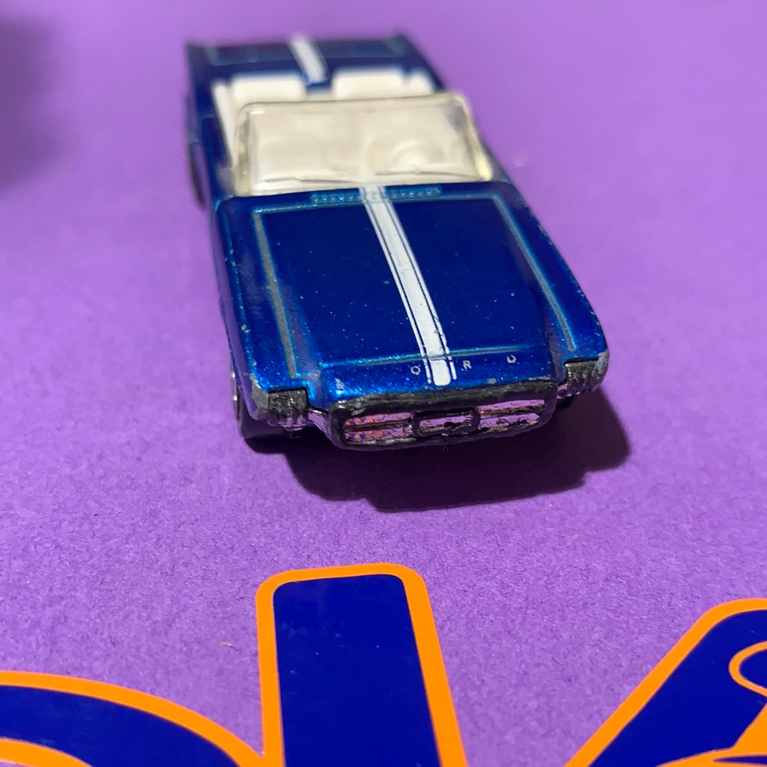SU Mustang Concept azul